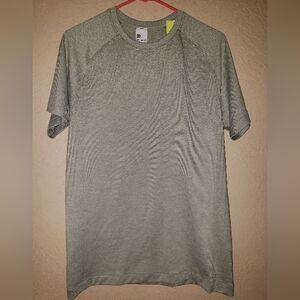 NWT All in Motion Gray Short Sleeve Top